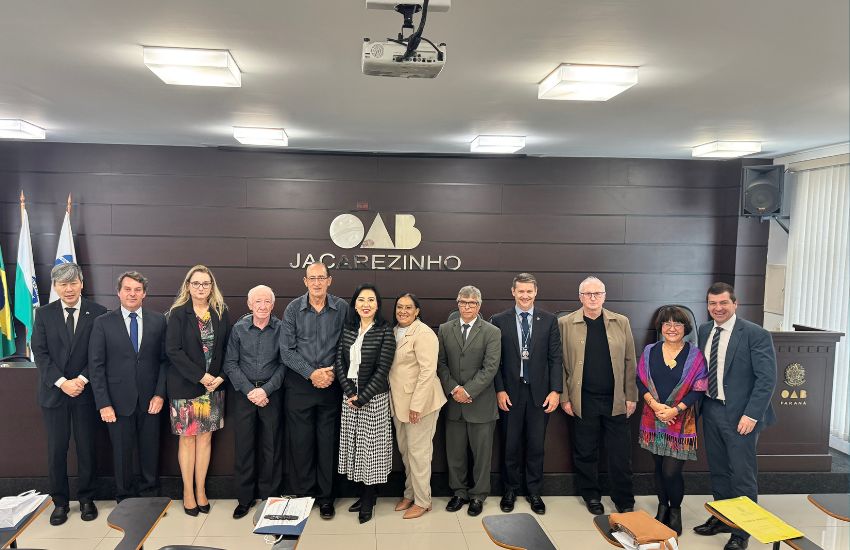 TJPR homenageia servidores aposentados no fórum de Jacarezinho